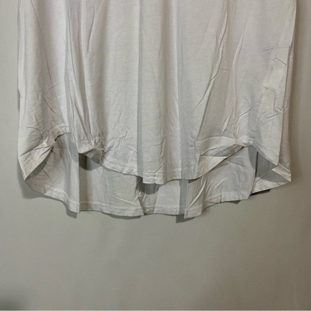 Amaryllis Women’s Short Sleeve V Neck Tee Shirt White NWOT - Picture 3 of 8